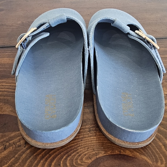 Chelsea & Violet Denim Blue Clogs/Mules W/Gold Buckles. Women's Size 9 NWOB - Picture 3 of 8